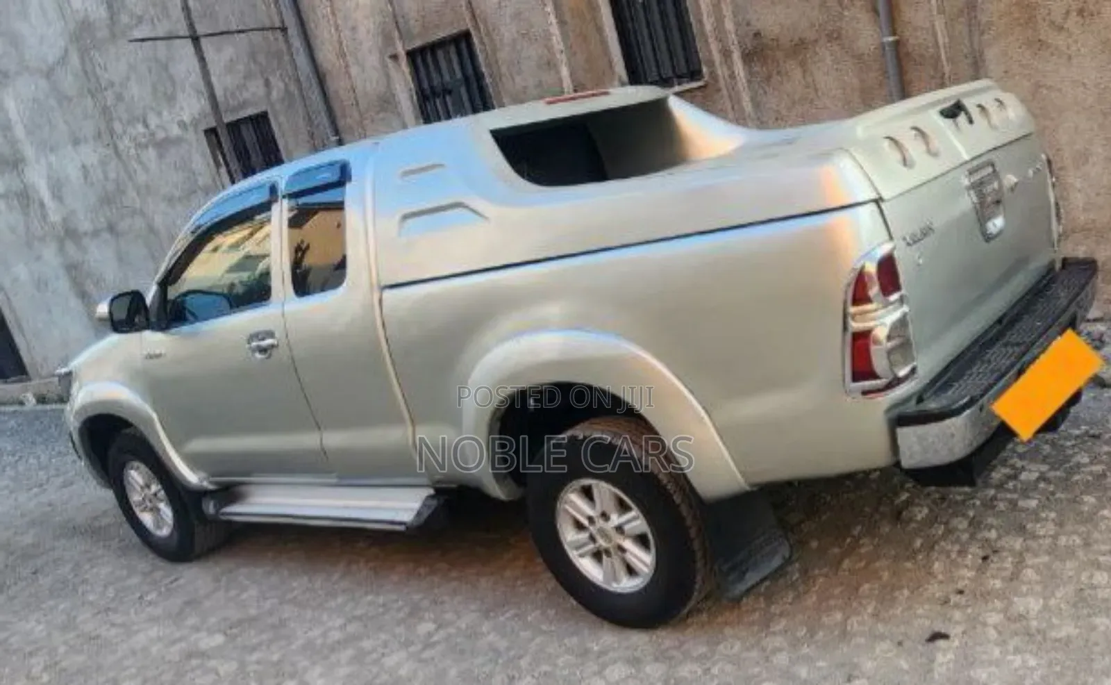 Toyota Hilux 2012 Gray