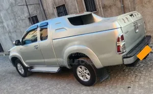 Toyota Hilux 2012 Gray