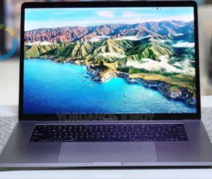Photo - New Laptop Apple MacBook Pro 2017 16GB Intel Core I7 SSD 512GB