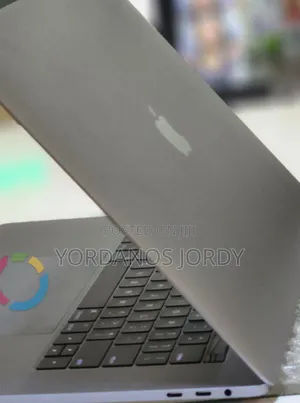 New Laptop Apple MacBook Pro 2017 16GB Intel Core I7 SSD 512GB