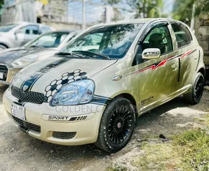 Photo - Toyota Vitz 2002 Silver