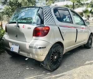 Toyota Vitz 2002 Silver