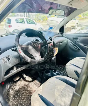 Toyota Vitz 2002 Silver