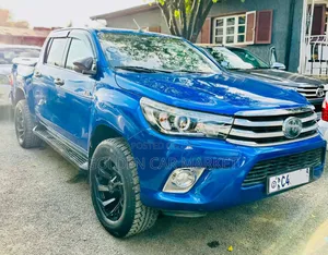 Photo - Toyota Hilux 2018 Blue