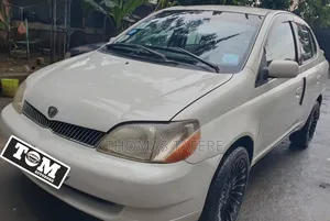 Toyota Platz 2002 White