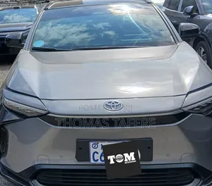 Photo - Toyota bZ4X 2024 Silver