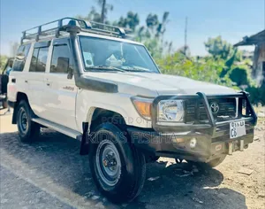 Toyota Land Cruiser 2018 White