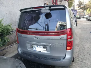 የሚከራይ Van Hyundai Starex መኪኖች አሉን