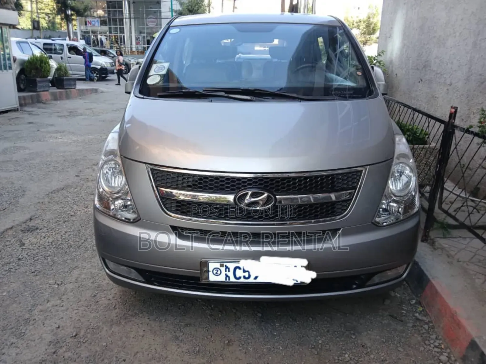 የሚከራይ Van Hyundai Starex መኪኖች አሉን