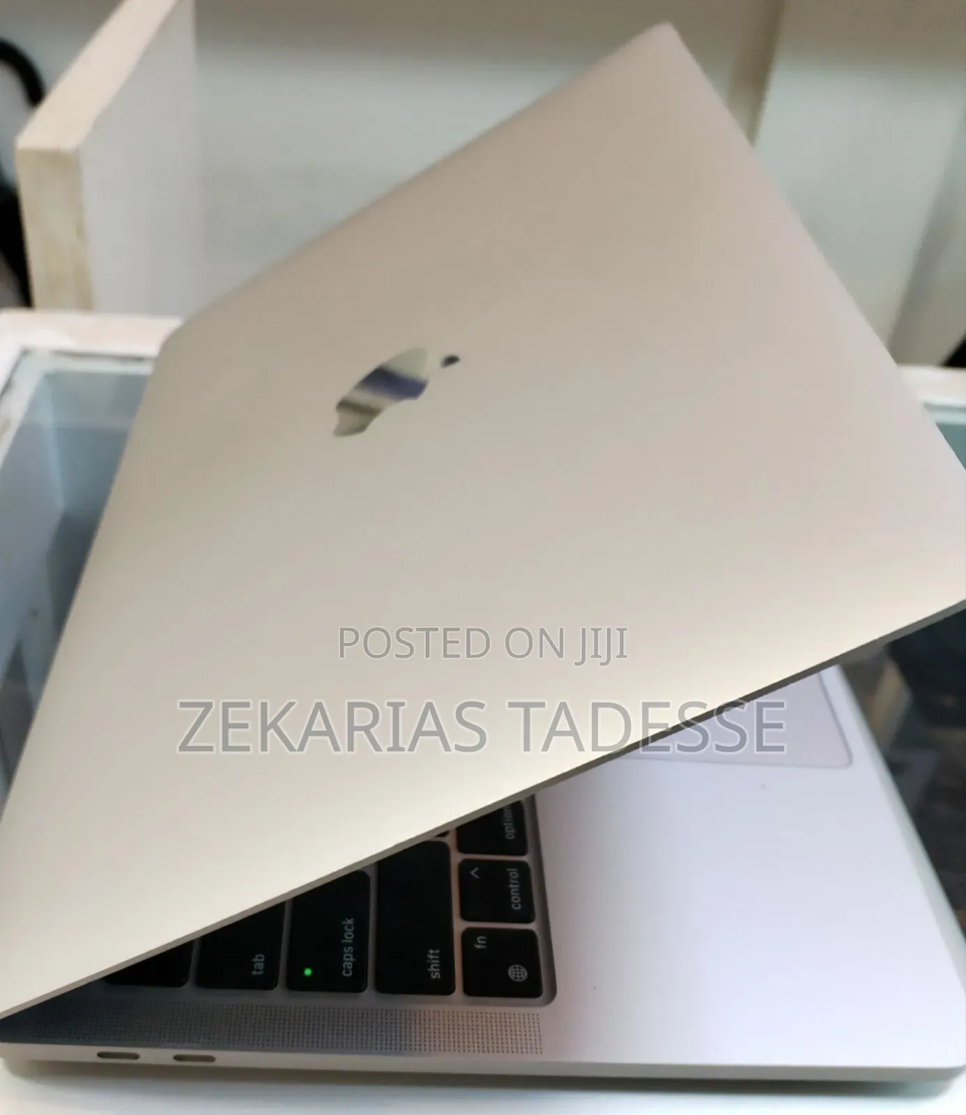 New Laptop Apple MacBook Pro M1 16GB Intel Core I7 SSD 512GB