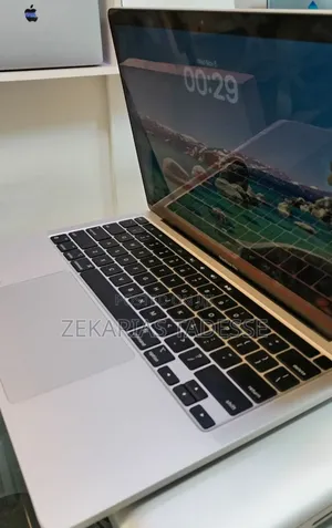 New Laptop Apple MacBook Pro M1 16GB Intel Core I7 SSD 512GB