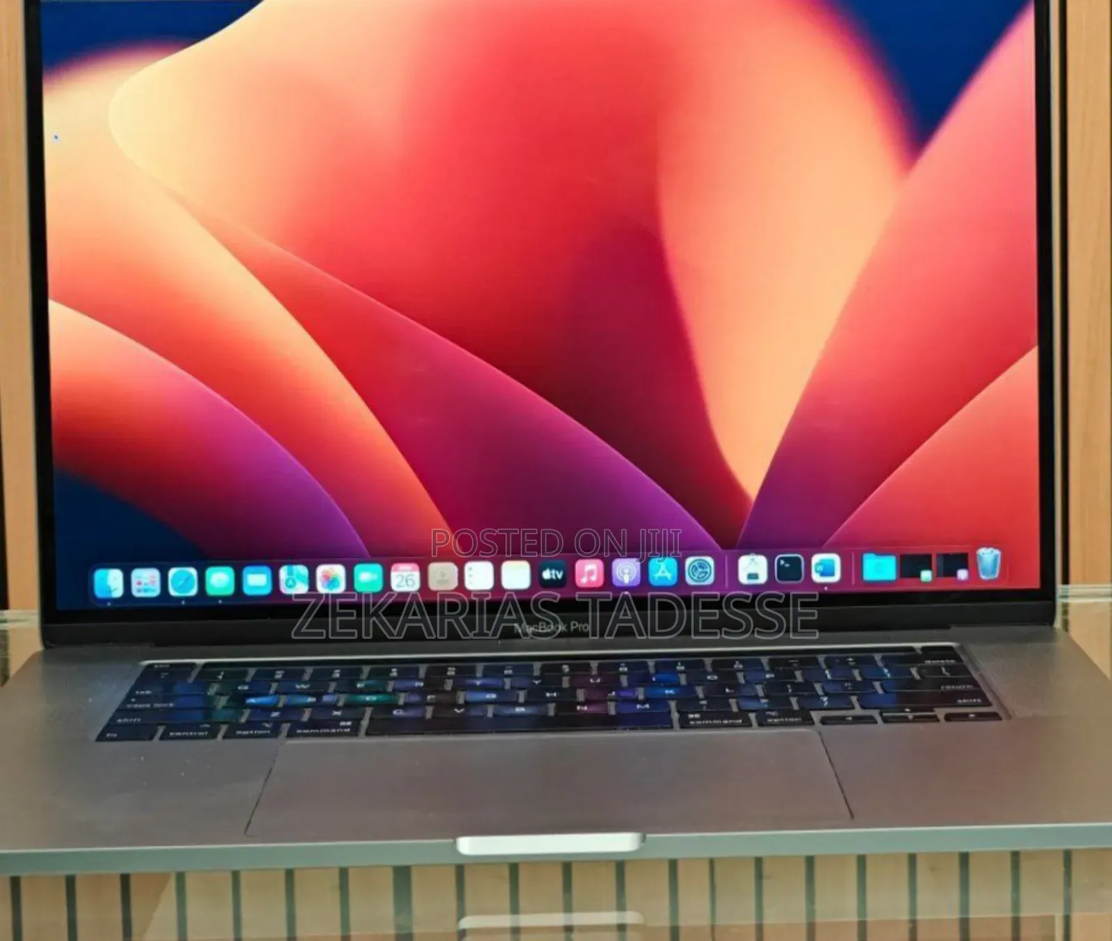 New Laptop Apple MacBook Pro 2019 16GB Intel Core I7 SSD 512GB