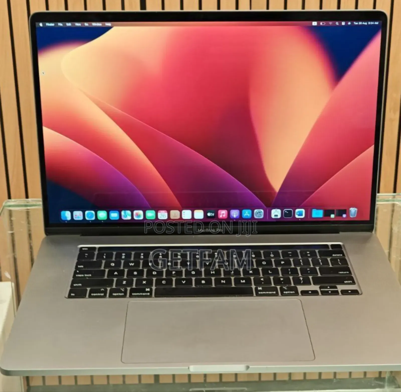 New Laptop Apple MacBook Pro 2019 16GB Intel Core I7 SSD 512GB