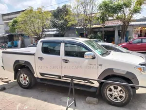 Toyota Hilux 2011 White