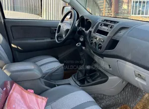 Toyota Hilux 2011 White