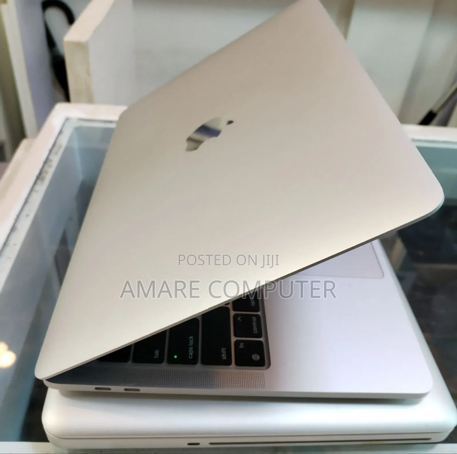 New Laptop Apple MacBook Pro M1 16GB Apple M1 Pro SSD 512GB