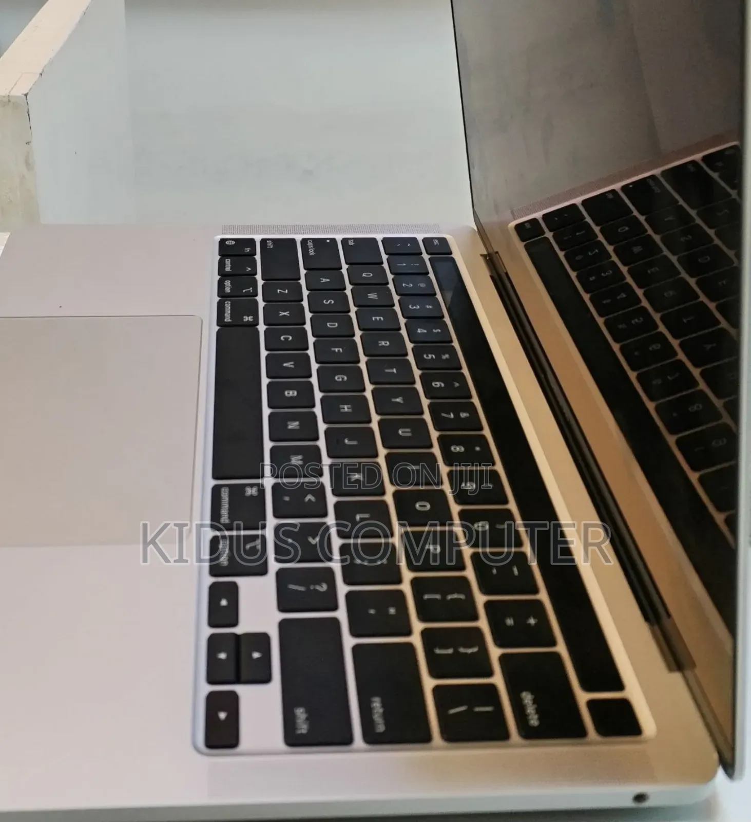 New Laptop Apple MacBook Pro 2020 M1 16GB Apple M1 SSD 512GB