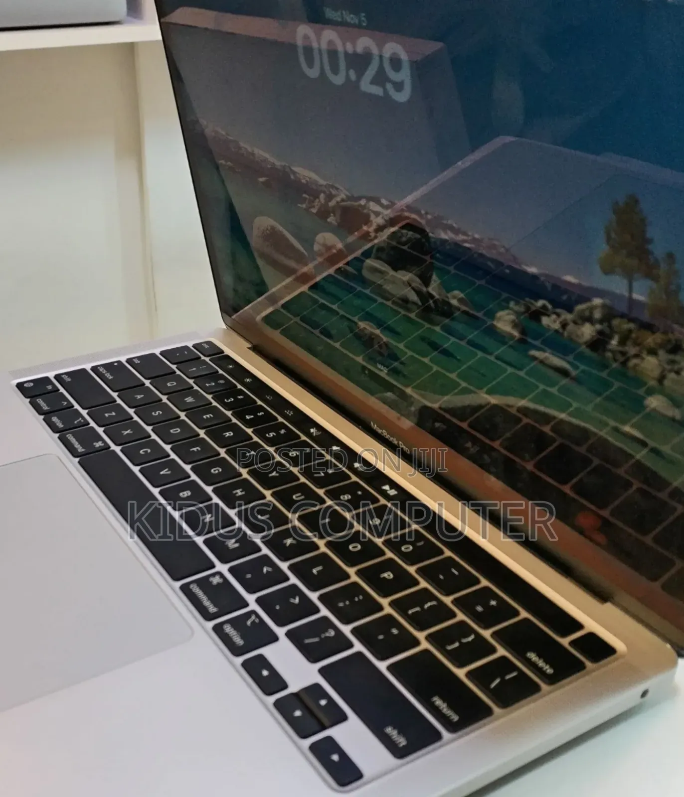 New Laptop Apple MacBook Pro 2020 M1 16GB Apple M1 SSD 512GB