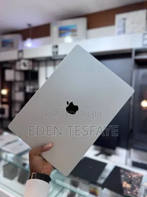 Photo - New Laptop Apple MacBook 24GB Intel Core I5 SSD 512GB