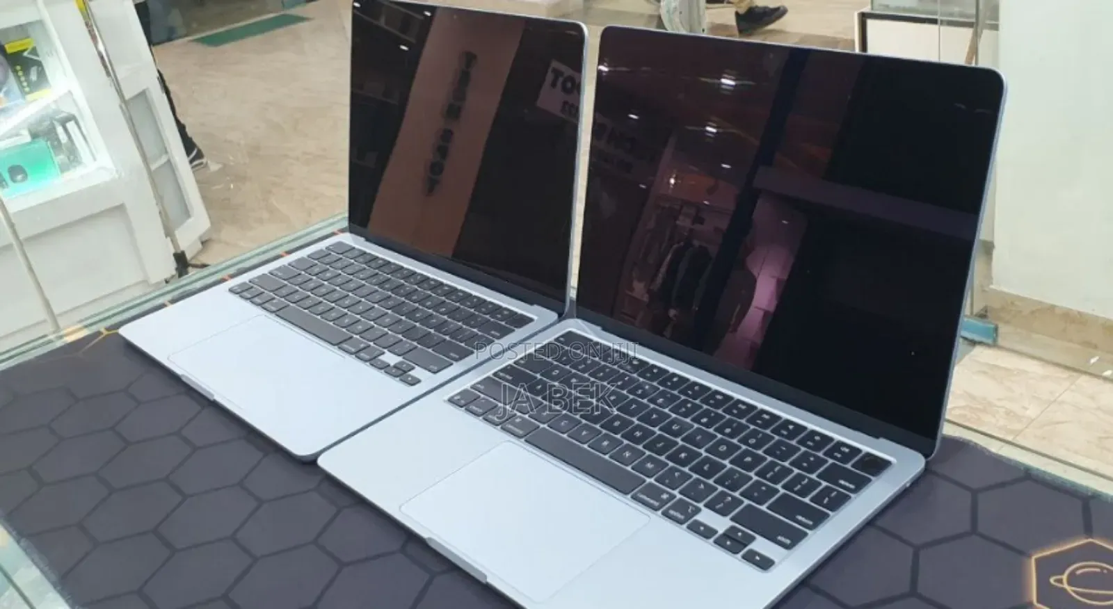 New Laptop Apple MacBook Air 2025 M4 13-Inch 16GB Apple M4 SSD 256GB