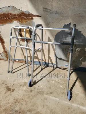 Photo - Foldable የሚታጠፍ Walker墳塋walker Almunium Stainless軍人walker腕力walker New