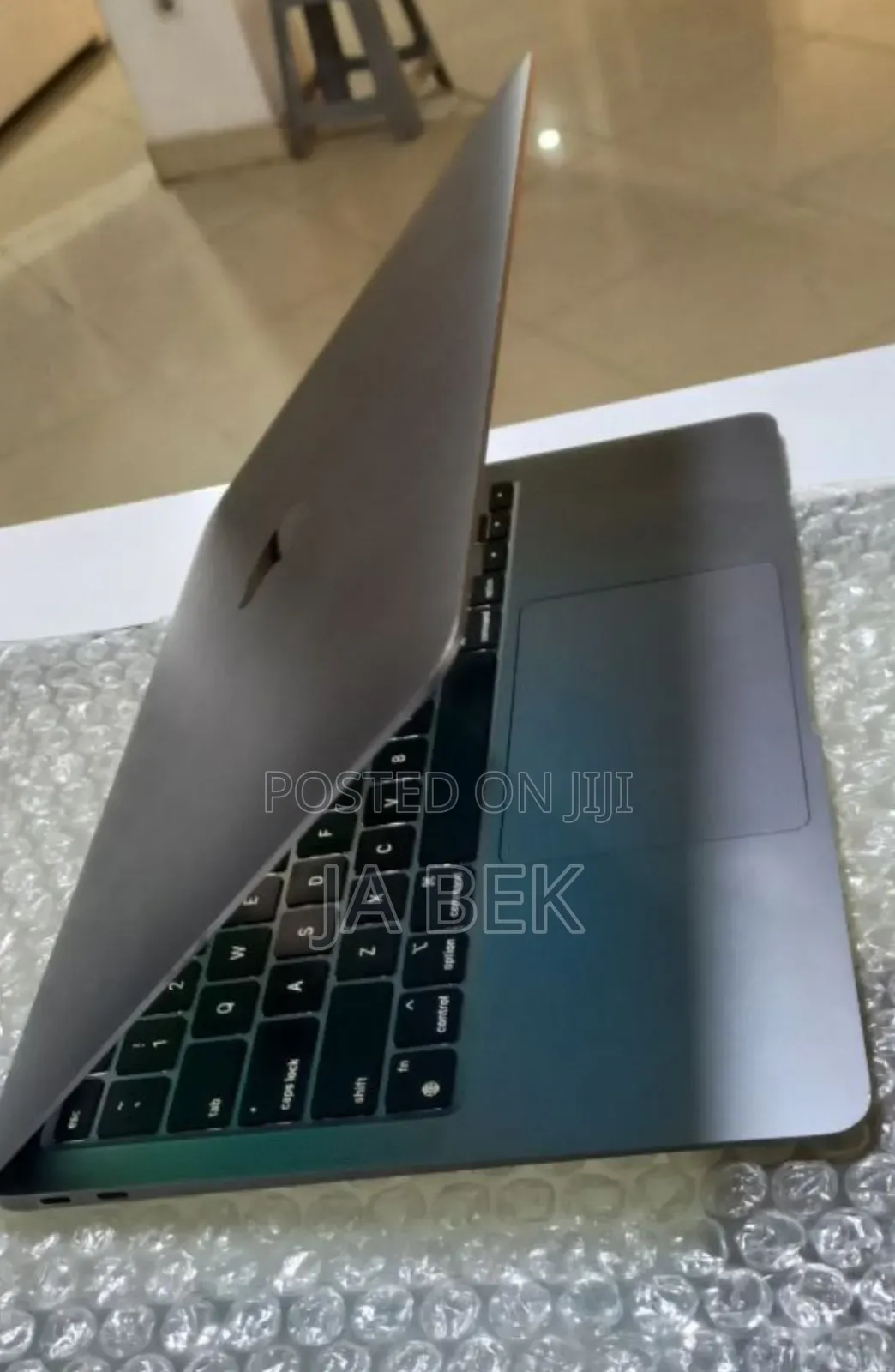 New Laptop Apple MacBook Air 2020 M1 8GB Apple M1 SSD 256GB