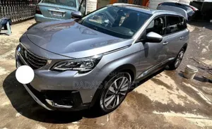 Photo - Peugeot 5008 2022 Gray