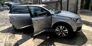 Peugeot 5008 2022 Gray