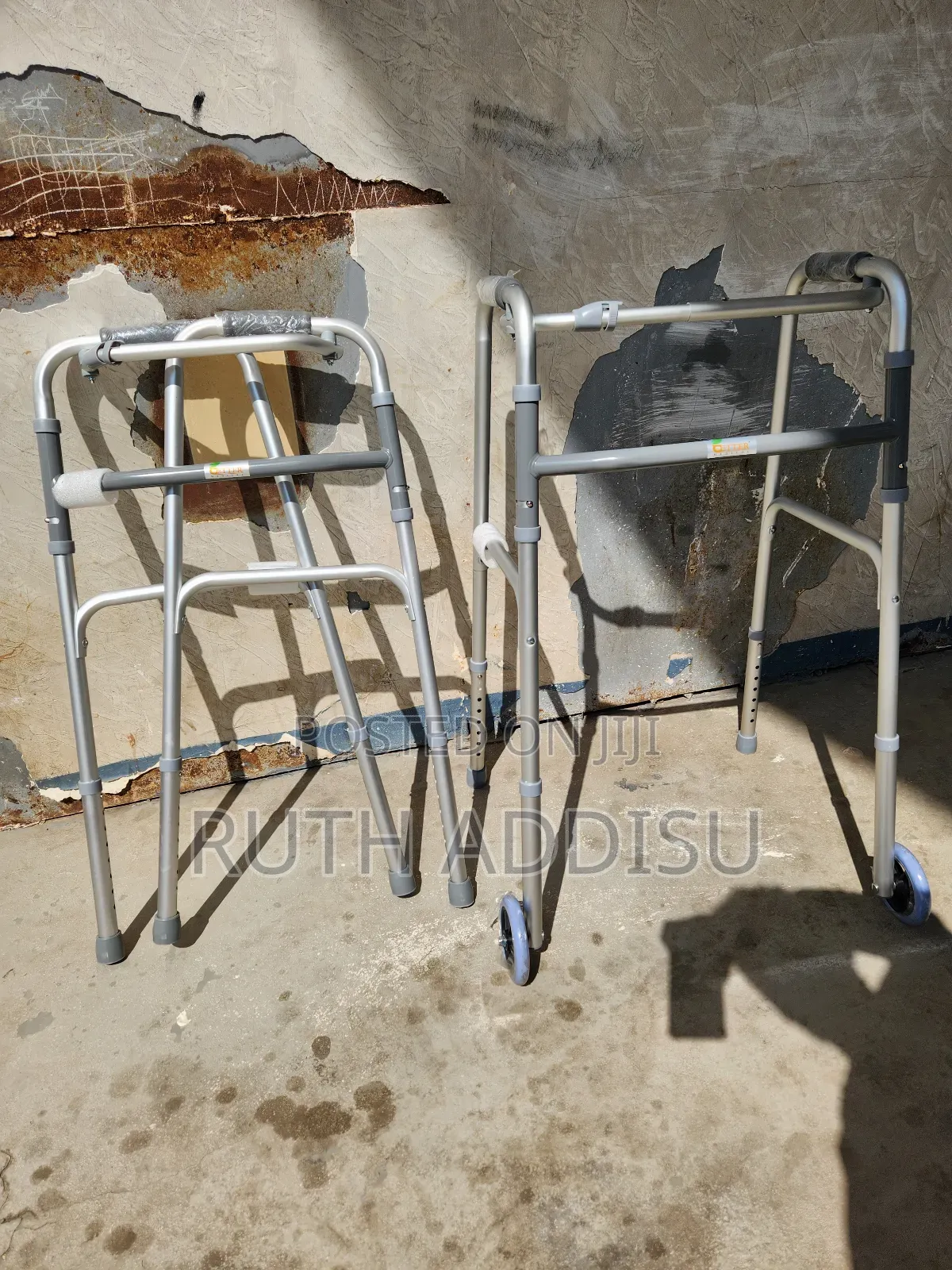 Foldable With Frontal Wheel Walker