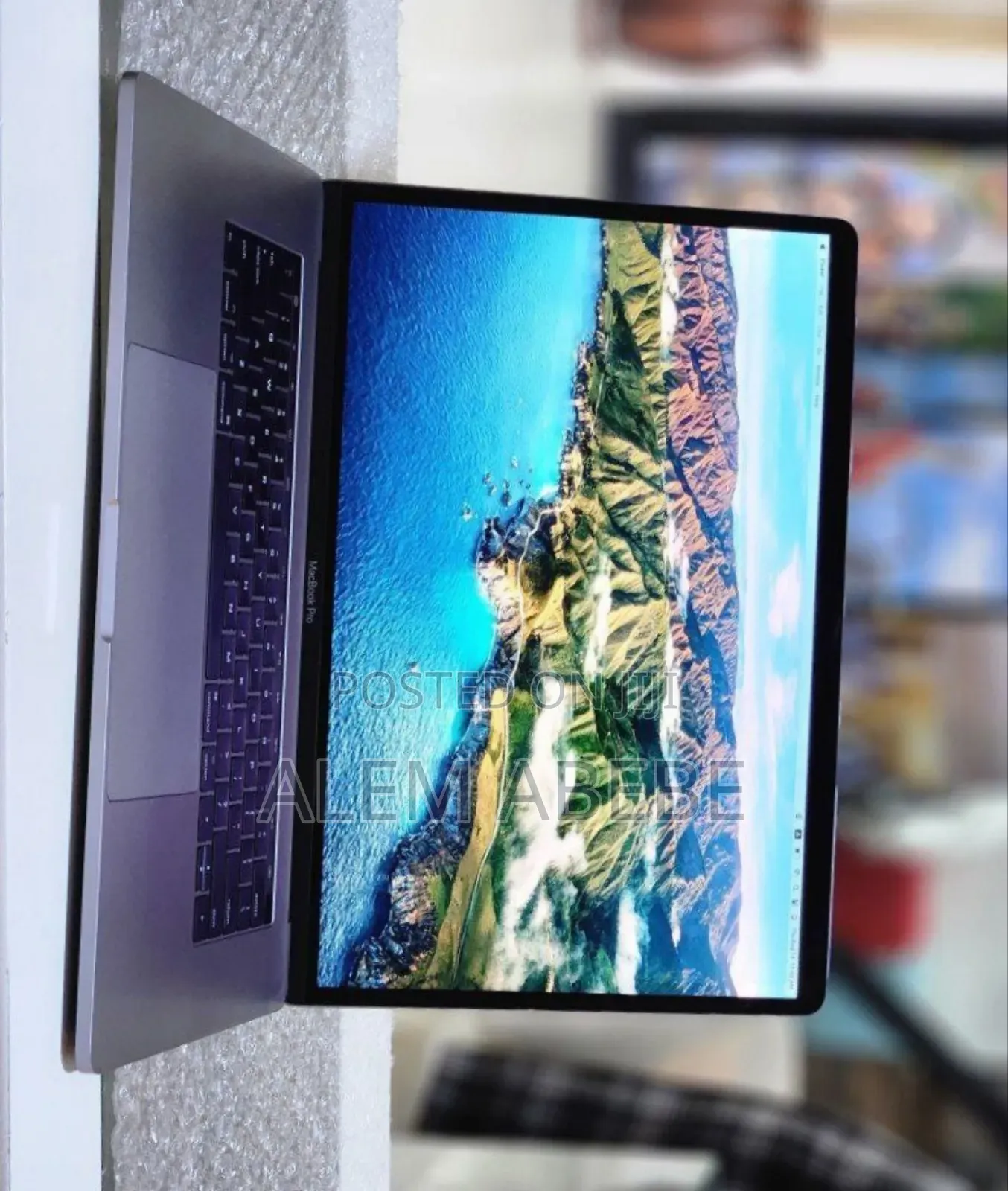 New Laptop Apple MacBook Pro 2017 16GB Intel Core I7 SSD 512GB