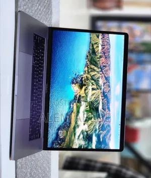 Photo - New Laptop Apple MacBook Pro 2017 16GB Intel Core I7 SSD 512GB