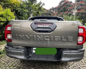 Toyota Hilux 2021 Blue