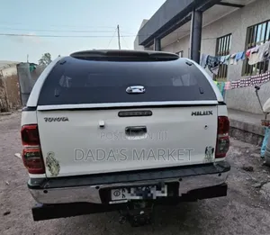 Toyota Hilux 2012 White