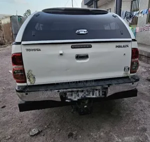 Toyota Hilux 2012 White