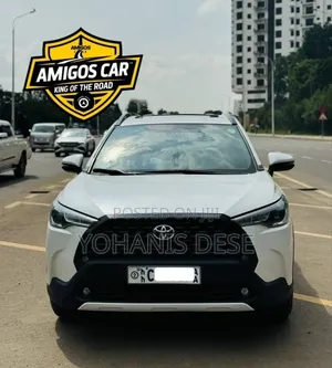 Photo - Toyota Corolla Cross 2024 White