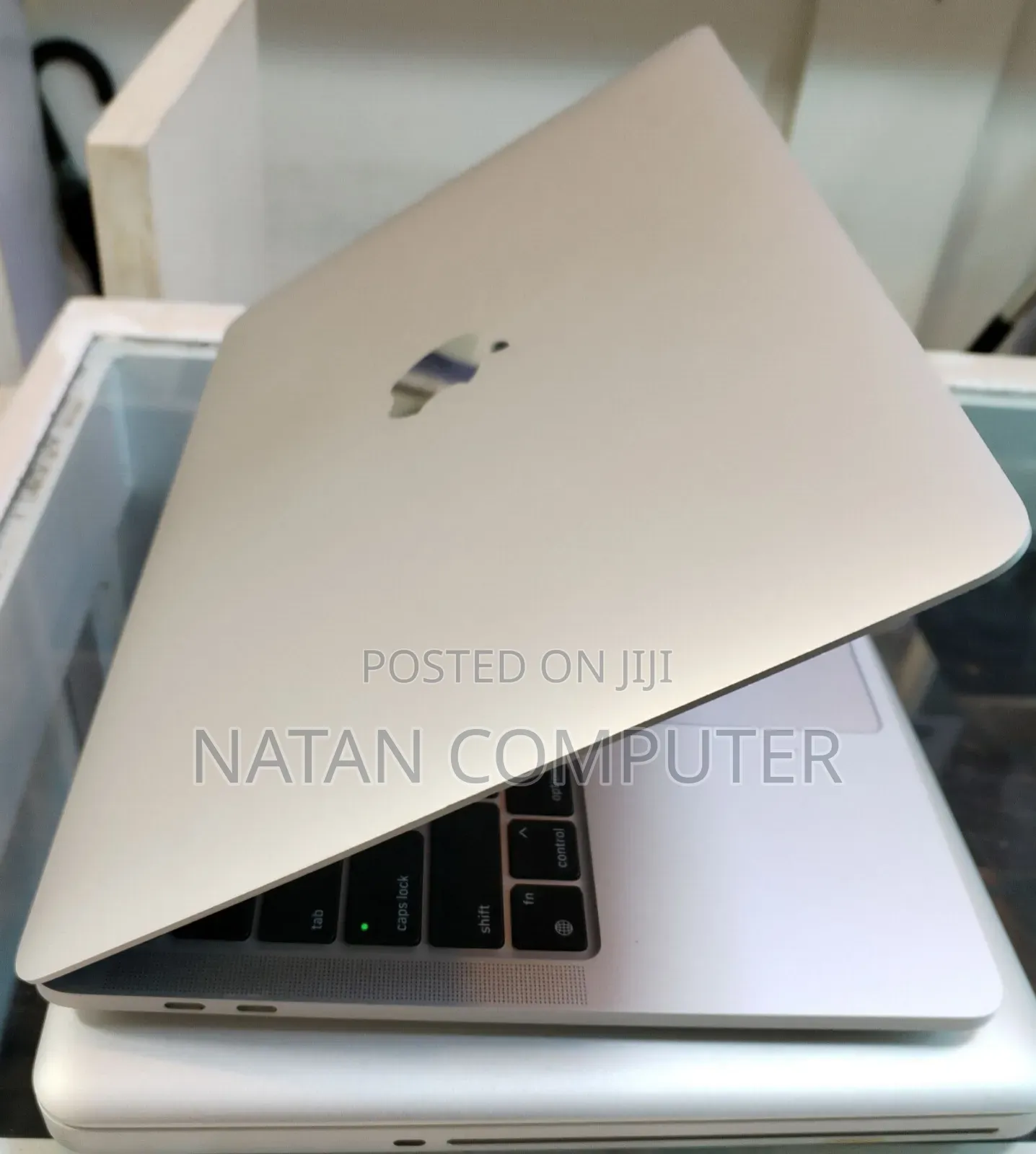 New Laptop Apple MacBook Pro 2020 M1 16GB Apple M1 Pro SSD 512GB