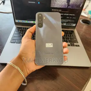 Photo - New Samsung Galaxy M16 128 GB Black