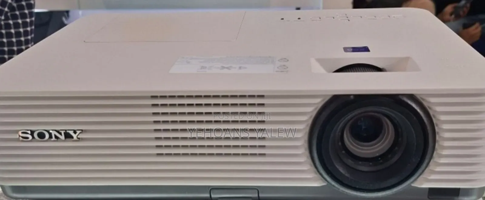 3new Arrival 
Sony VPL-Dx221 Projector 
1 Piece Remains 
Resoluti