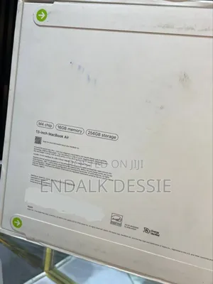 New Laptop Apple MacBook Air 16GB Apple M4 SSD 256GB