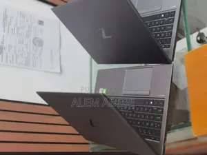 New Laptop HP ZBook Firefly G8 16GB Intel Core I7 SSD 1T