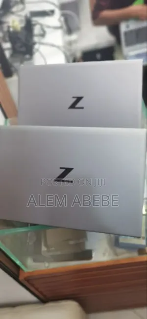 New Laptop HP ZBook Firefly G8 16GB Intel Core I7 SSD 1T