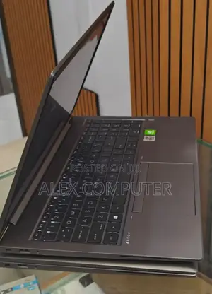New Laptop HP ZBook Firefly 15 G7 16GB Intel Core I7 SSD 512GB