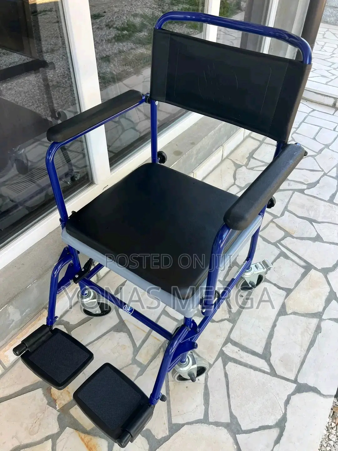 Toilet Chair輯窗bucket Lockable Wheels歈官perfect for Home or Hospital Use