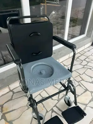 Photo - Toilet Chair脊燫commode Chair罬眾 Black and Blue Commode Wheelchair