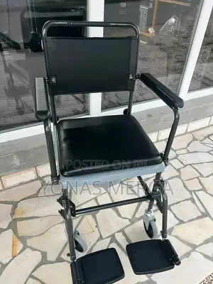 Photo - Commode Chair Toilet Seat賑盾disabled Travel Chairة፭bedside Commode