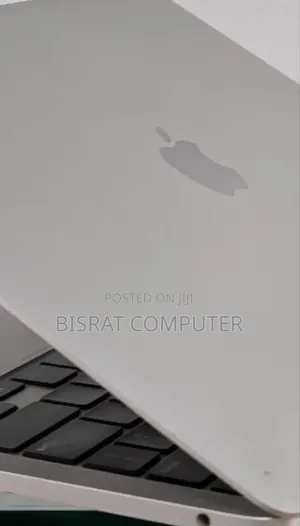 New Laptop Apple MacBook Pro 2022 M2 8GB Apple M2 SSD 256GB