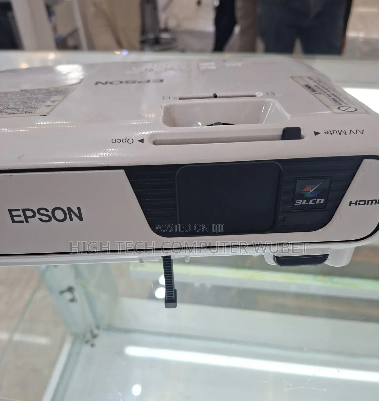 Item Weight: 2.4 Grams
Light Source Wattage: 200 Watts
Gdafo