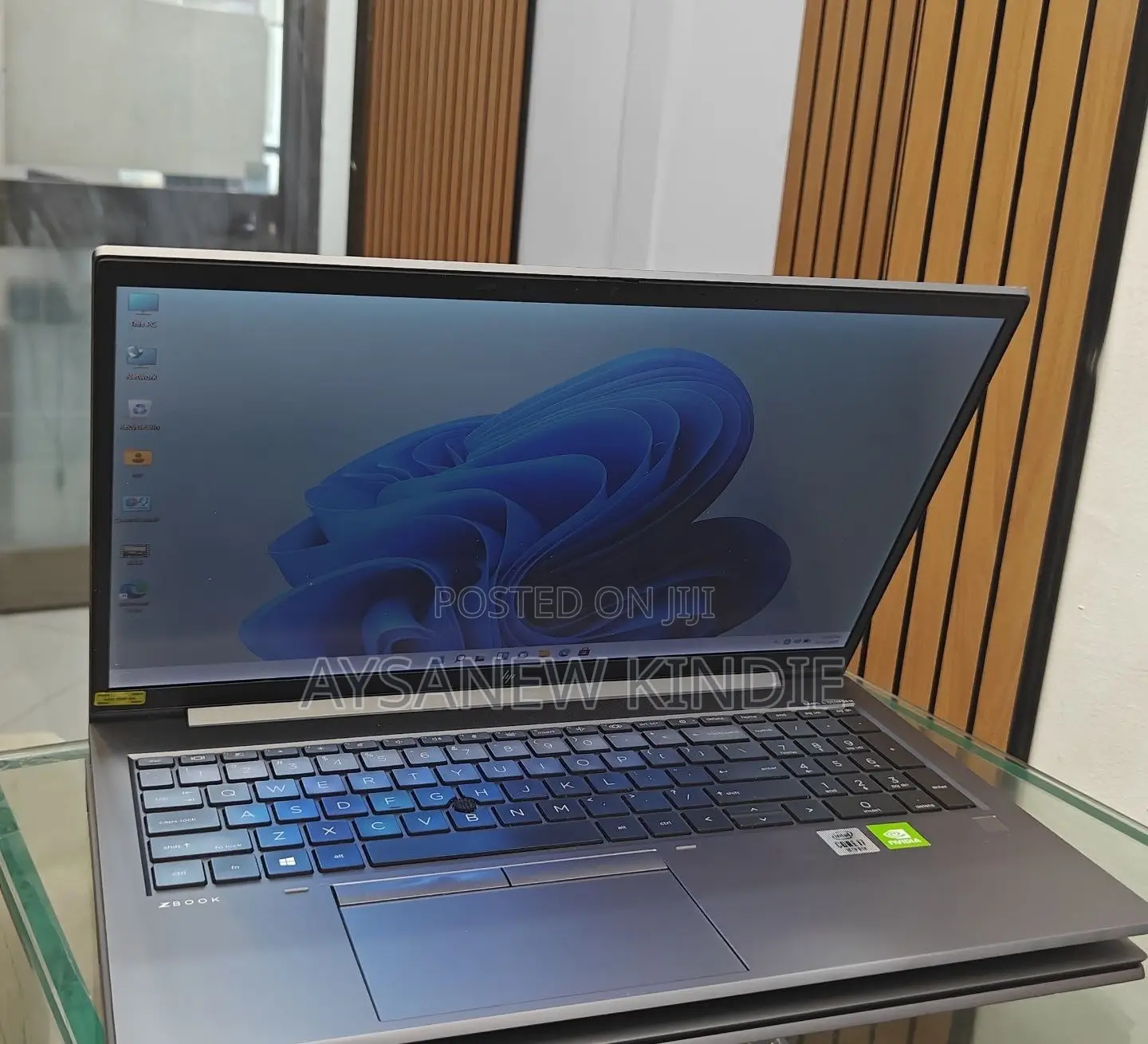 New Laptop HP ZBook Firefly G8 16GB Intel Core I7 SSD 512GB