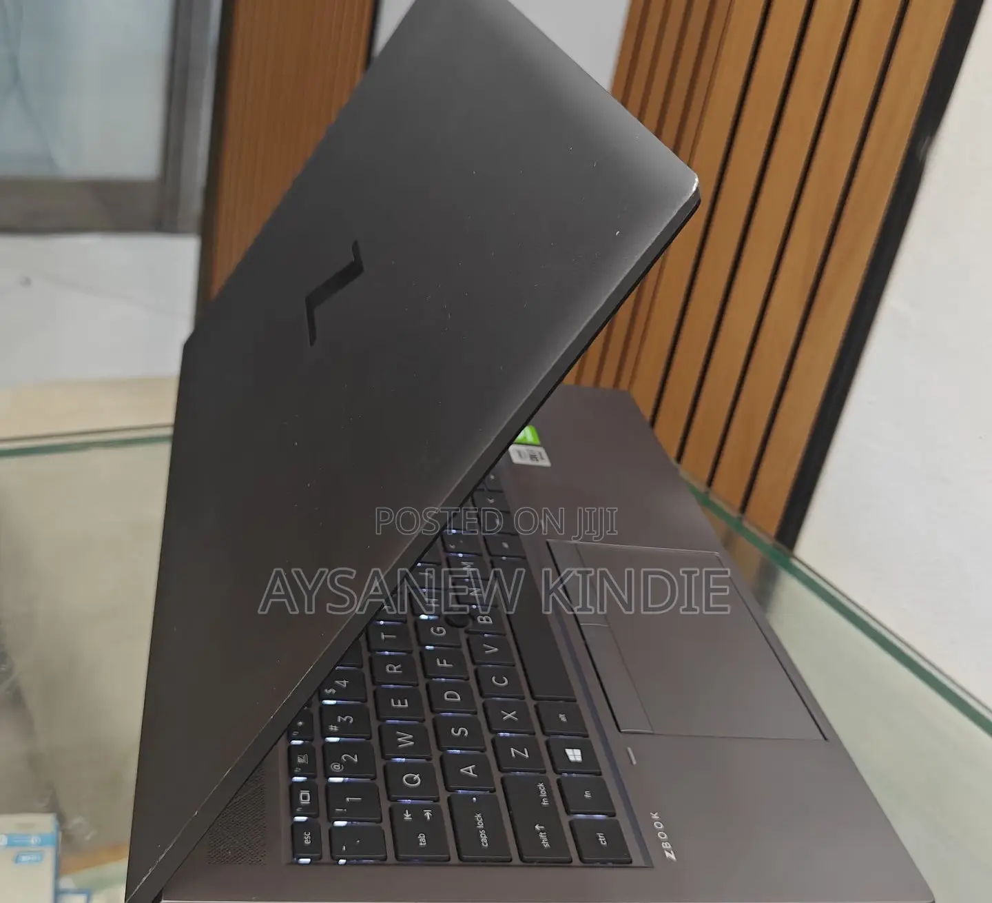 New Laptop HP ZBook Firefly G8 16GB Intel Core I7 SSD 512GB