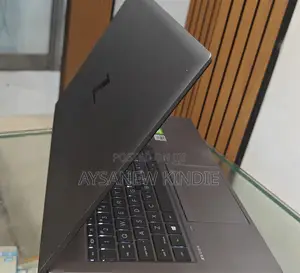 New Laptop HP ZBook Firefly G8 16GB Intel Core I7 SSD 512GB